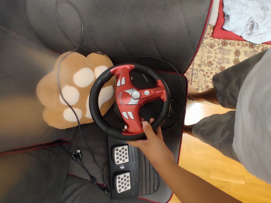 Игровой руль с педалями газа и тормоза, Racer trio ff genius.