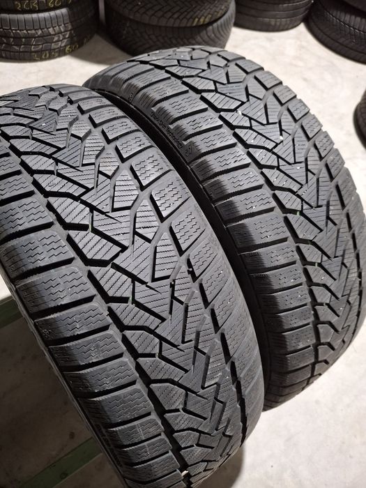 2 Anvelopele de iarnă 205 60 r16 Uniroyal