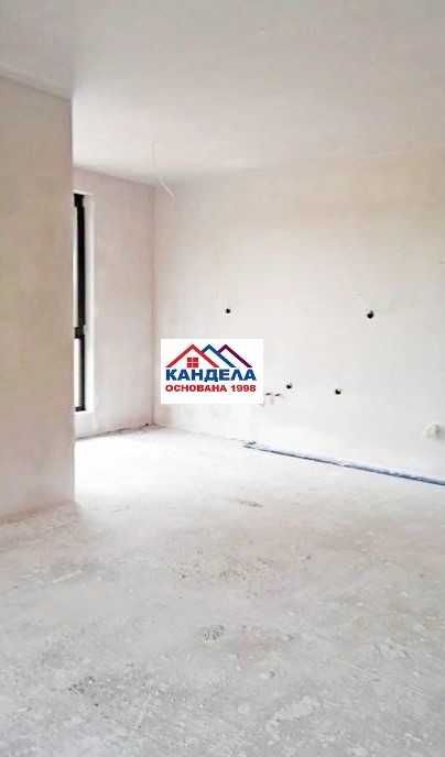 Продава се Тристаен апартамент в Пловдив, Остромила - 114 кв.м за 1096 €/кв.м - Снимка #9