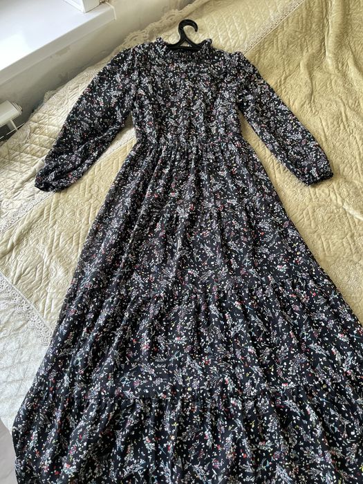 Продаю платья красивые