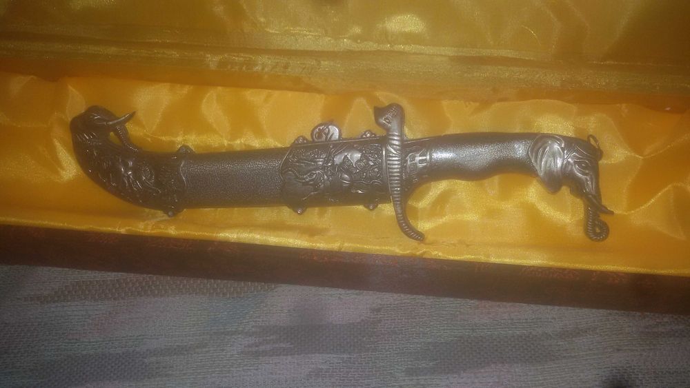 Дървена подаръчна кутия за меч КАТАНА.