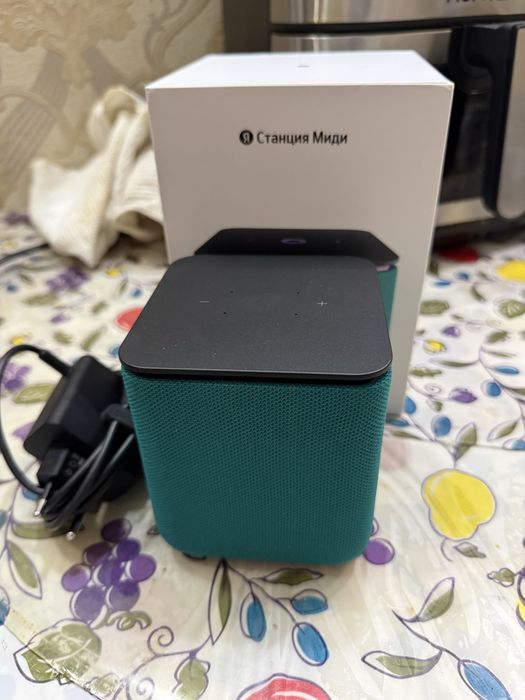 Продам яндекс станцию миди