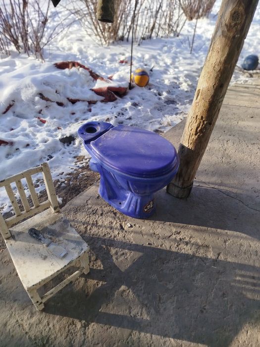 Унитаз синий продам