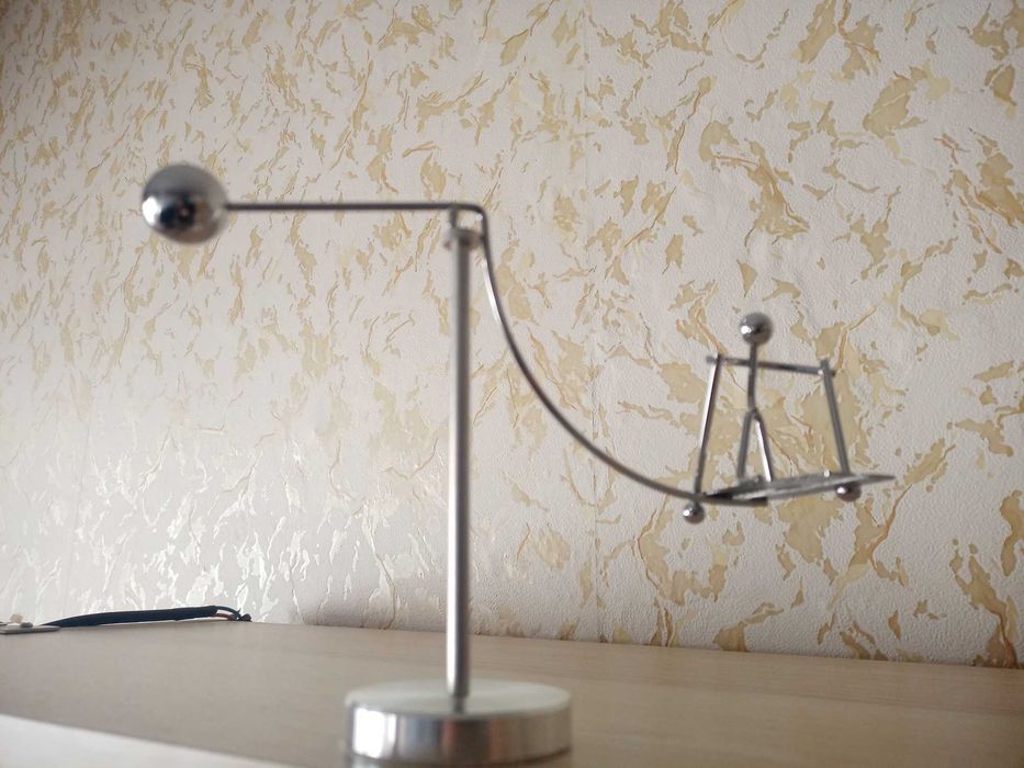 Самобалансиращ сувенир.