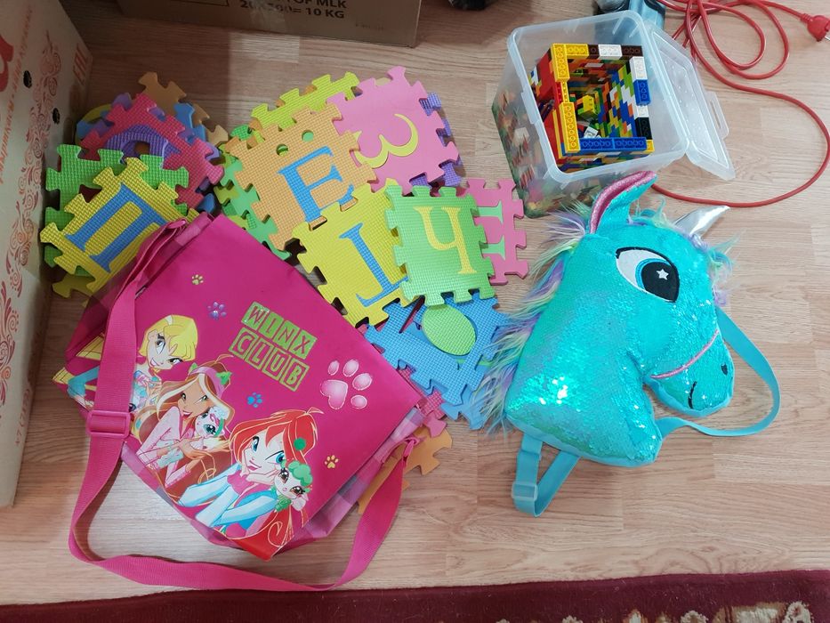 Отдам игрушки разные,продам  скейт новый и ролики