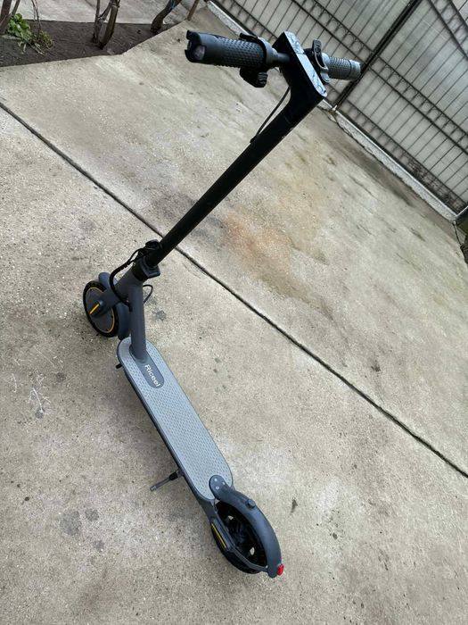 Trotineta electrica folosita foarte putin