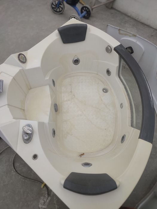 Жакузи ванна сотилади