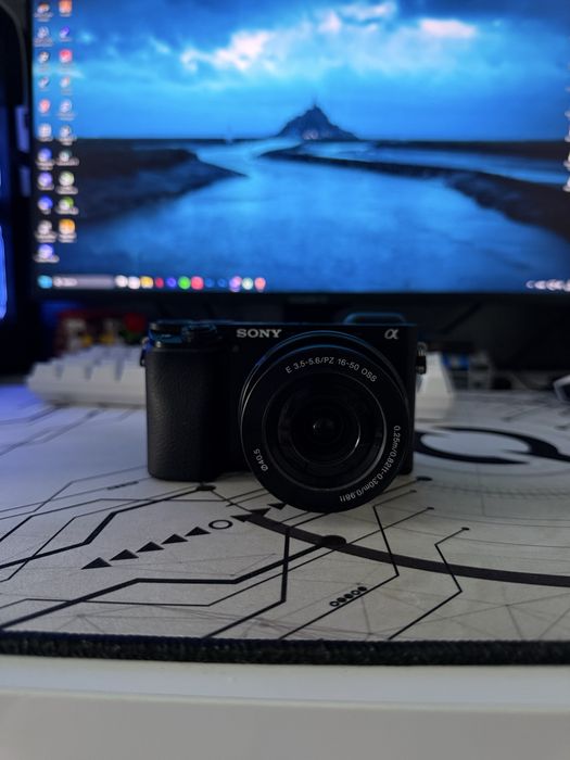 Sony A6100 + kit obiectiv sony 16-50mm