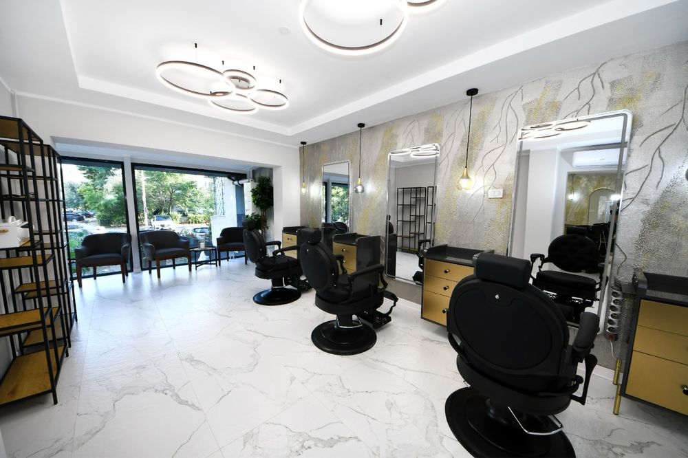 Închiriez post coafor/frizerie