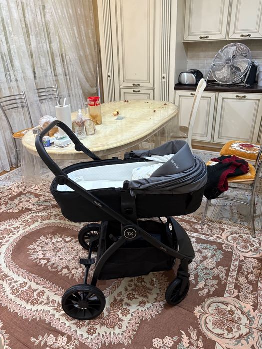 Детская коляска 2в1 Tomix Walker в графитовом цвете