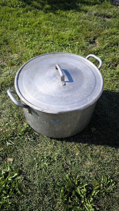 Продам алюминиевую кастрюлю.
