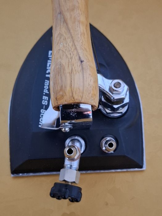 Vând fier călcat profesional