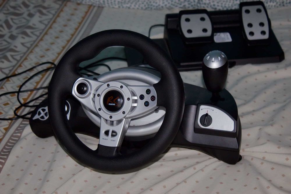 Volan Gaming RS Nano RS700 cu Pedale și Schimbător, Stare Impecabilă