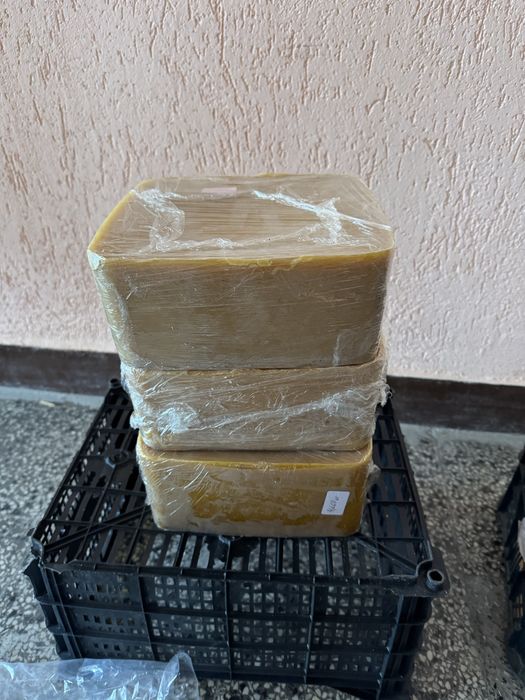 Продавам натурален пчелен восък