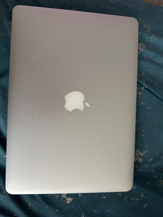 MacBook Air 13” (2011) – Intel i5, 4GB RAM, SSD 128GB – macOS curat