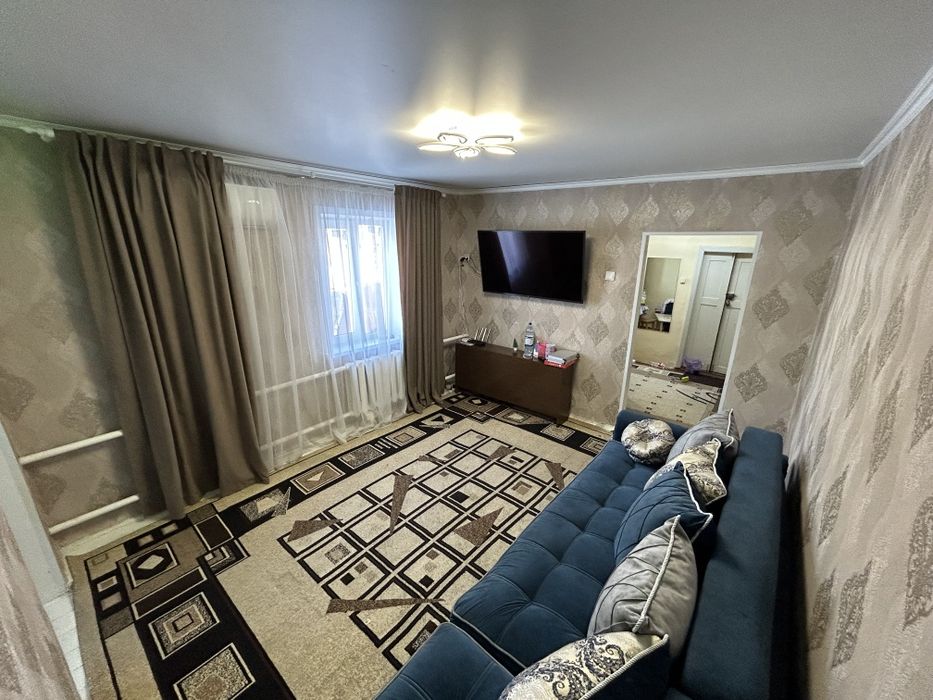 Продам Дом район мебельной