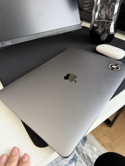 Макбук про 2020 на м1 256гб