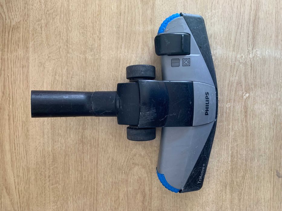 Прахосмукачка Philips FC9326 PowerPro Compact 750W с кош + накрайници