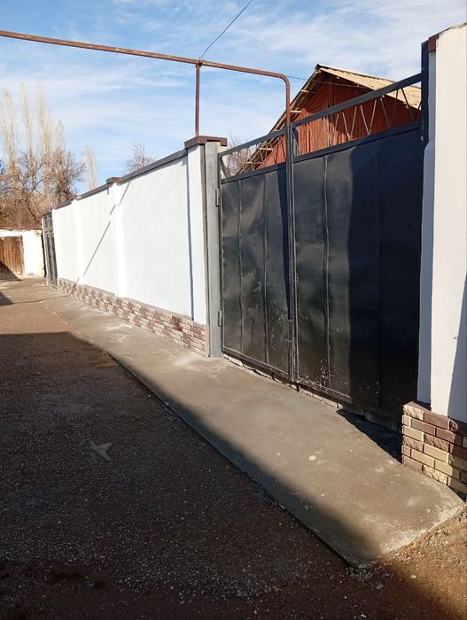 Уй сотилади Таваксай РТС Бустонлик район. 3 сотик 4 та хона 32500$