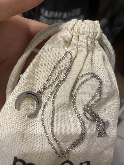 Серебряная цепочка с кулоном