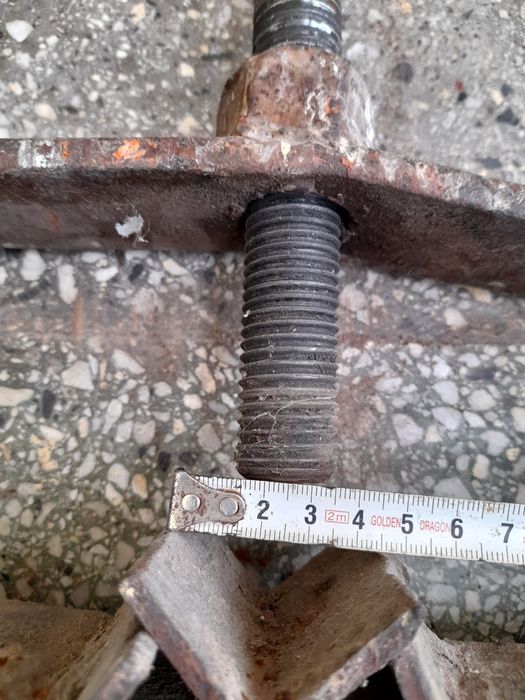 Тръбно менгеме,метчици и панти