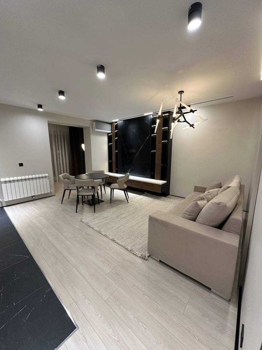 Сдаю срочно новую 3-ком квартиру на Цум Ц-7 3/4/4 (P6)