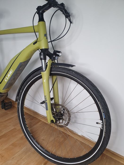 Bicicletă electrică Cube Touring