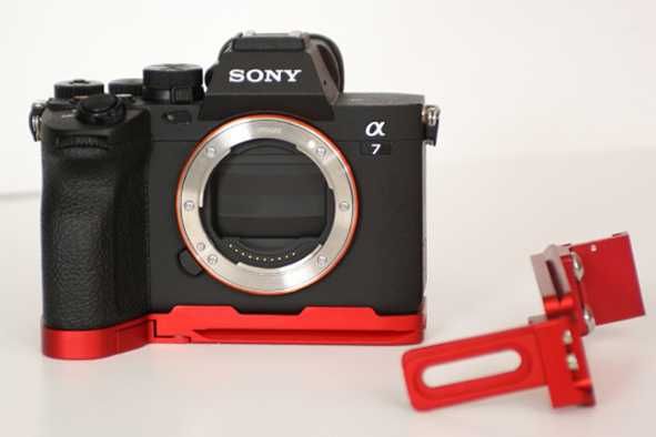 Продавам L шина за Сони А1, А7IIIS и А7 4+ стойка за закачане