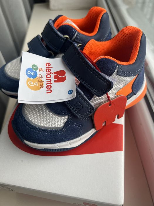 Продам детские кросовки