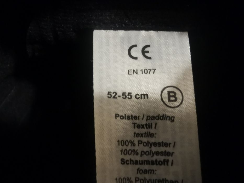 Casca schi UVEX, 52-55 cm, fabricata in Germania