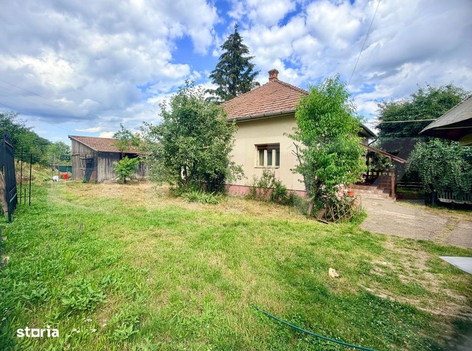 Proprietate cu doua case, 145 mp, anexe si teren 1.300 mp, Paclisa -Al