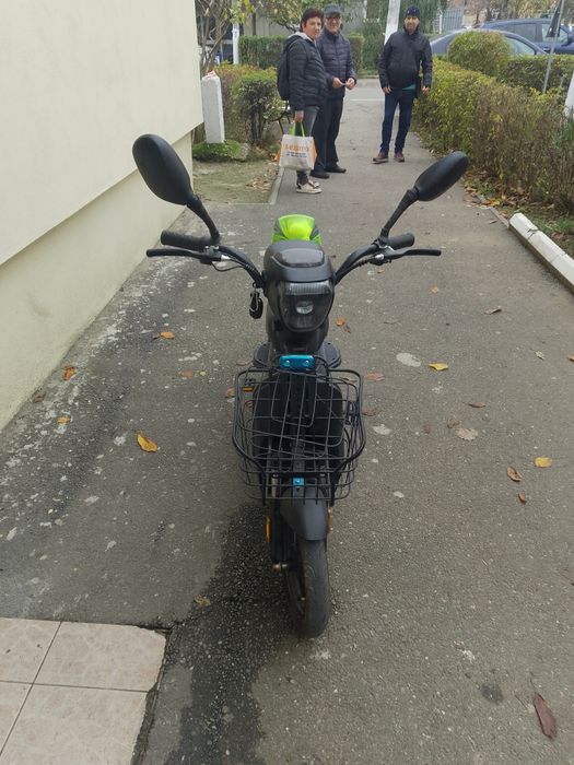 Vand scuter electric