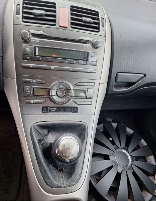 Тойота Аурис / Toyota Auris 2.2 d cat на части