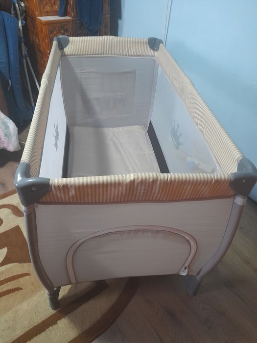 Vand pătuț pentru copii