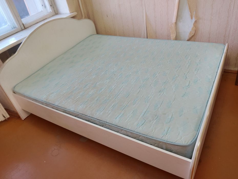 Продам кровать 2 х спалку с матрасом