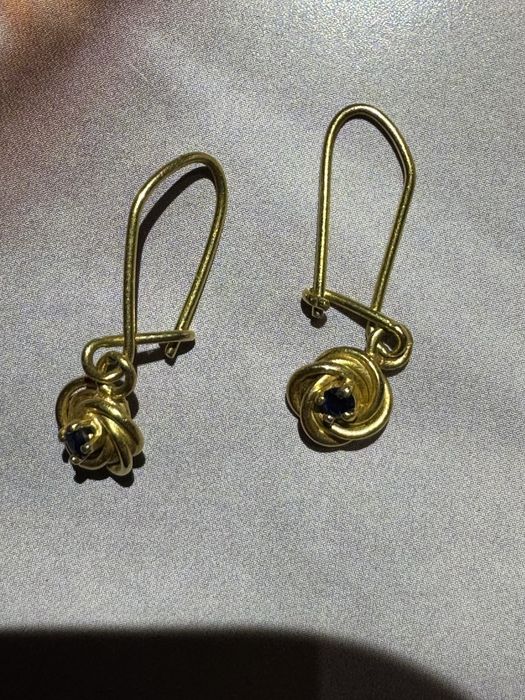 Vand cercei din aur 18 k cu safir