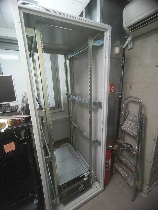 Сървърни шкафове / server racks 42U/45U
