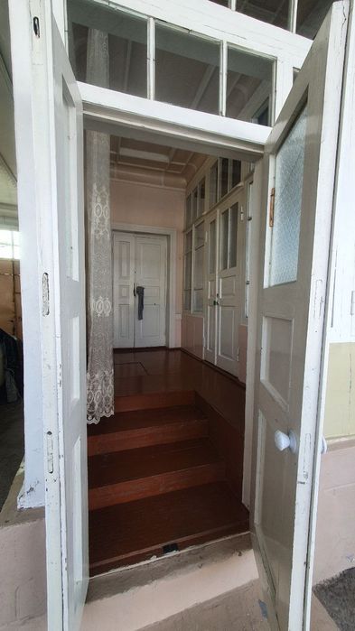 Янгийулда котта трасса бўйлаб уй сотилади