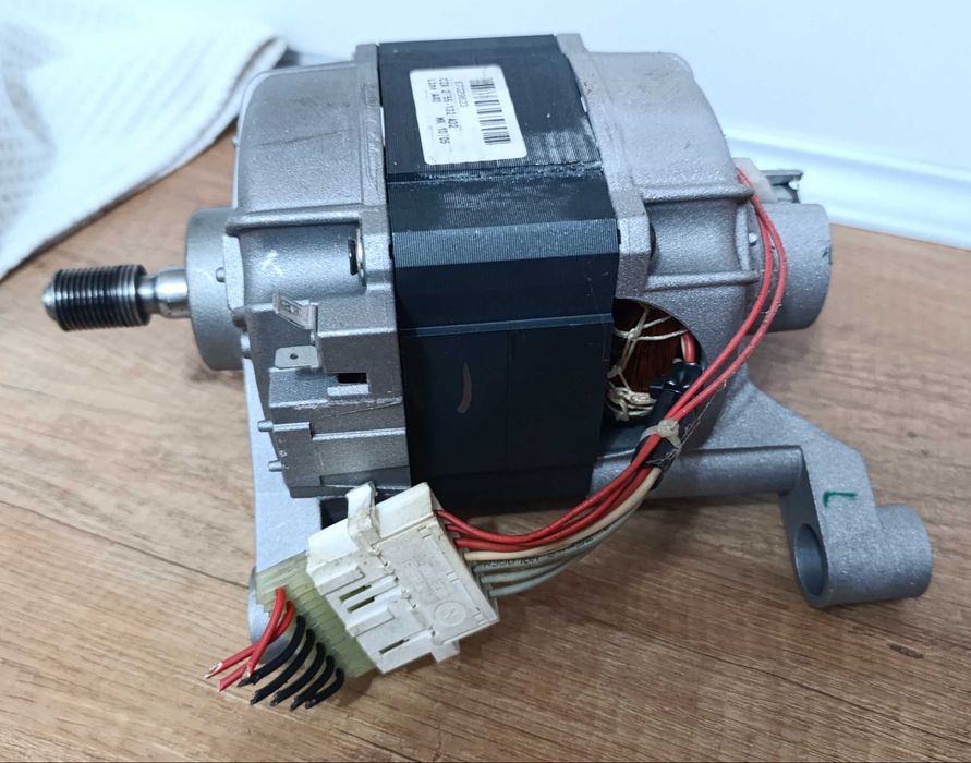 Работещ мотор за пералня Ariston AVF109EU