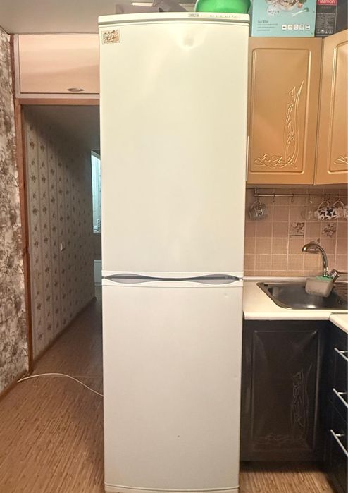 Продам холодильник Атлант