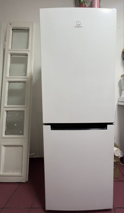 Холодильник Indesit СРОЧНО
