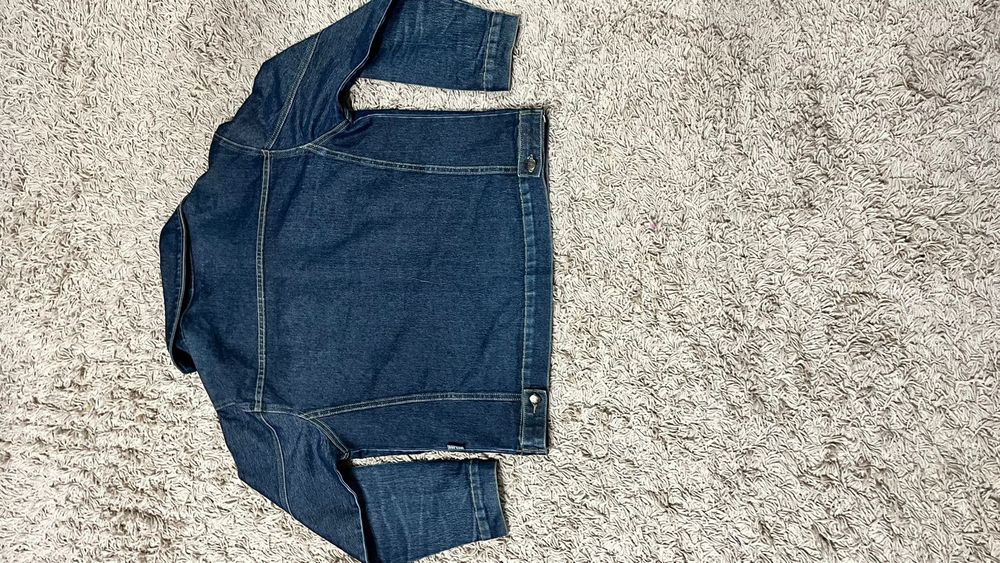 Продам джинсовую куртку