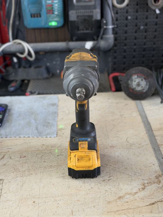 Ударен гайковерт Dewalt