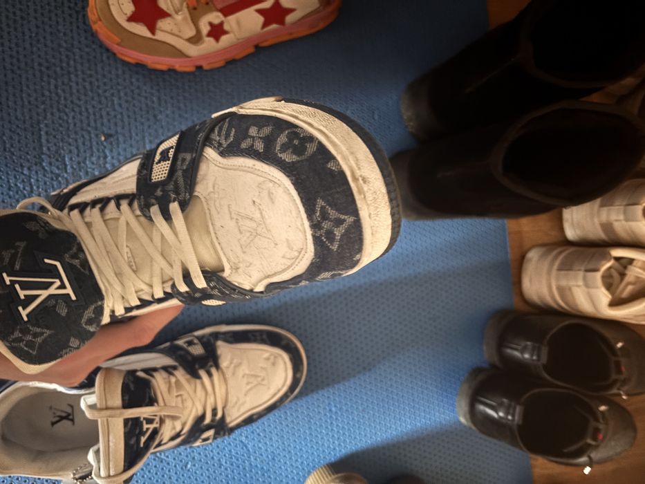 Vand adidasi Luis Vuitton