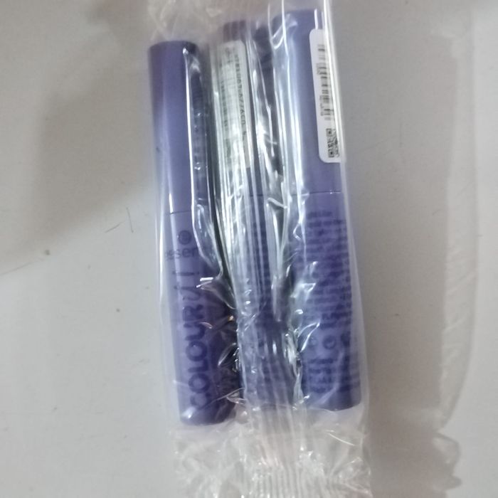 Vând lot produse cosmetice essence și catrice