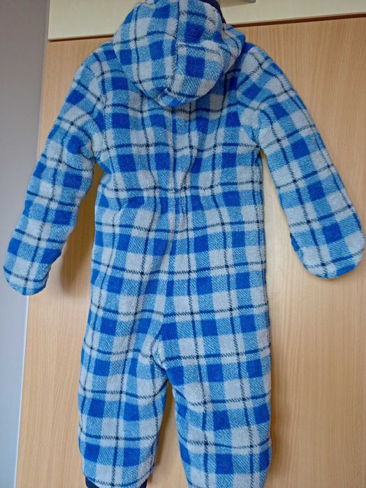 Плюшен космонавт за момче на 1 г. 80 размер 2 бройки.