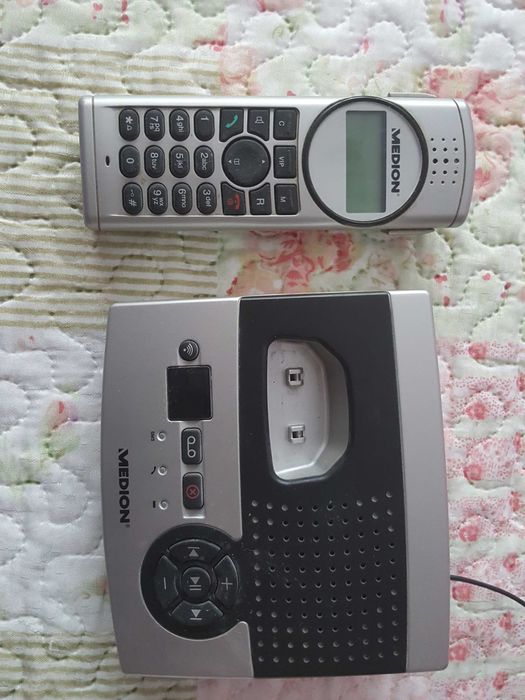 Телефонна кабелна станция с два радиотелефона