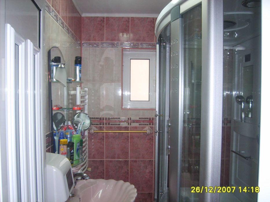 Proprietar, Ofer spre inchiriere Apartament 3 camere mobilat si utilat, zona Piata-Mioveni.