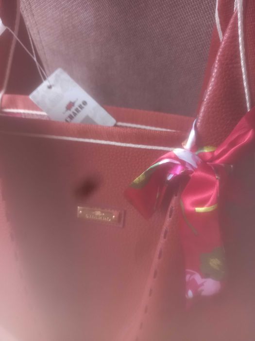 Намалена нова оригинална чанта Guess