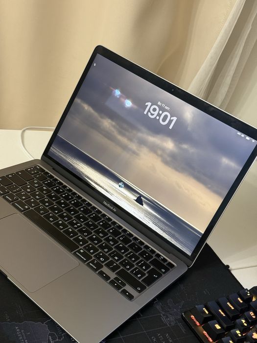 Продам Macbook 2020 M1, 97% Акб, в иделаьном состоянии